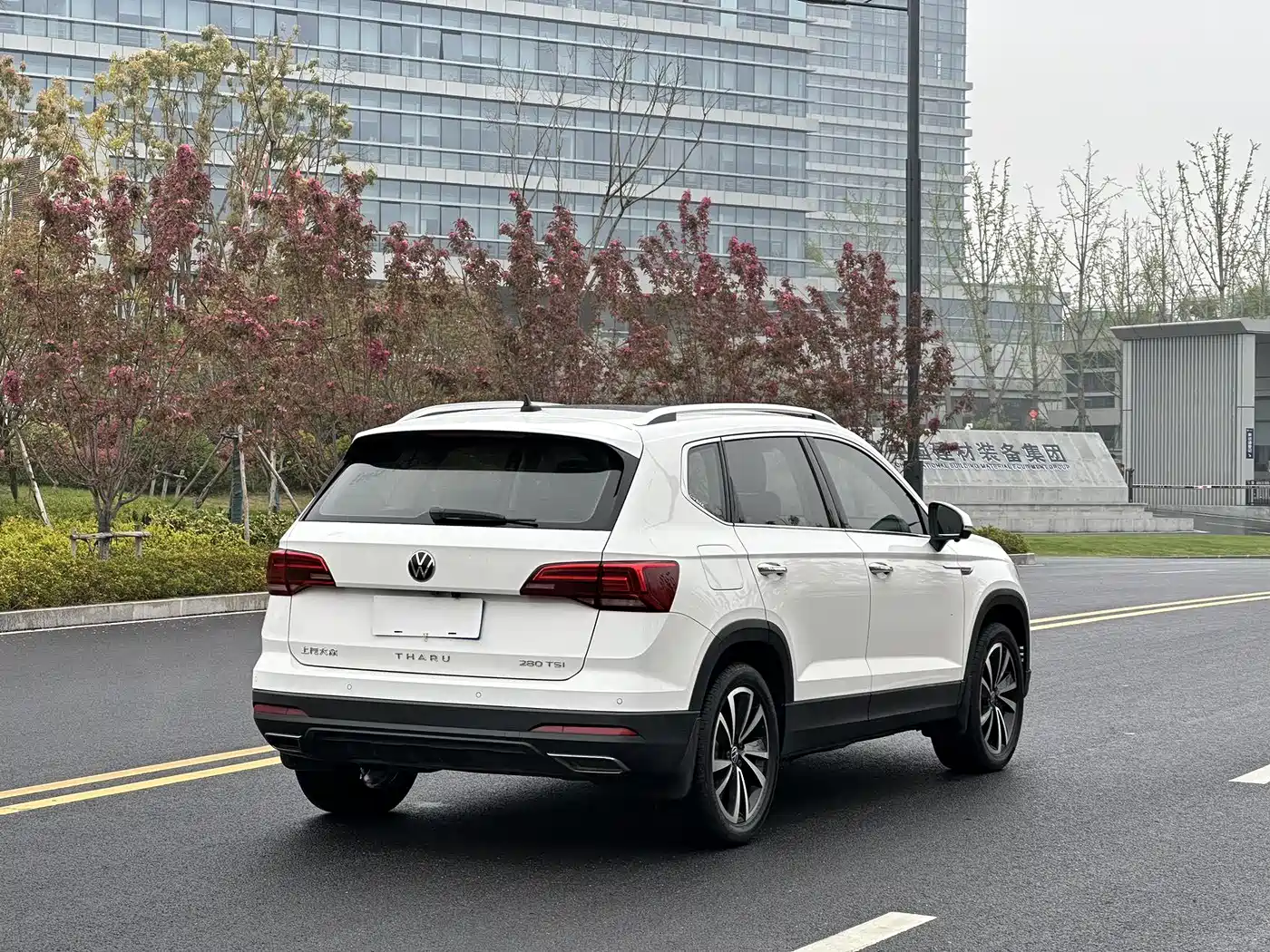 Volkswagen Tharu 2022 280TSI FWD Luxury Edition фото 18