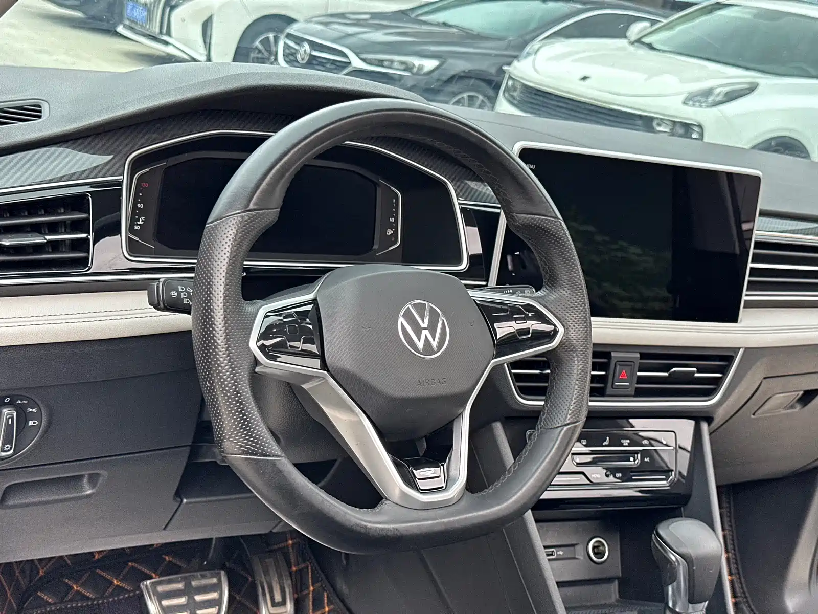 Photo 17 - Volkswagen Tiguan L