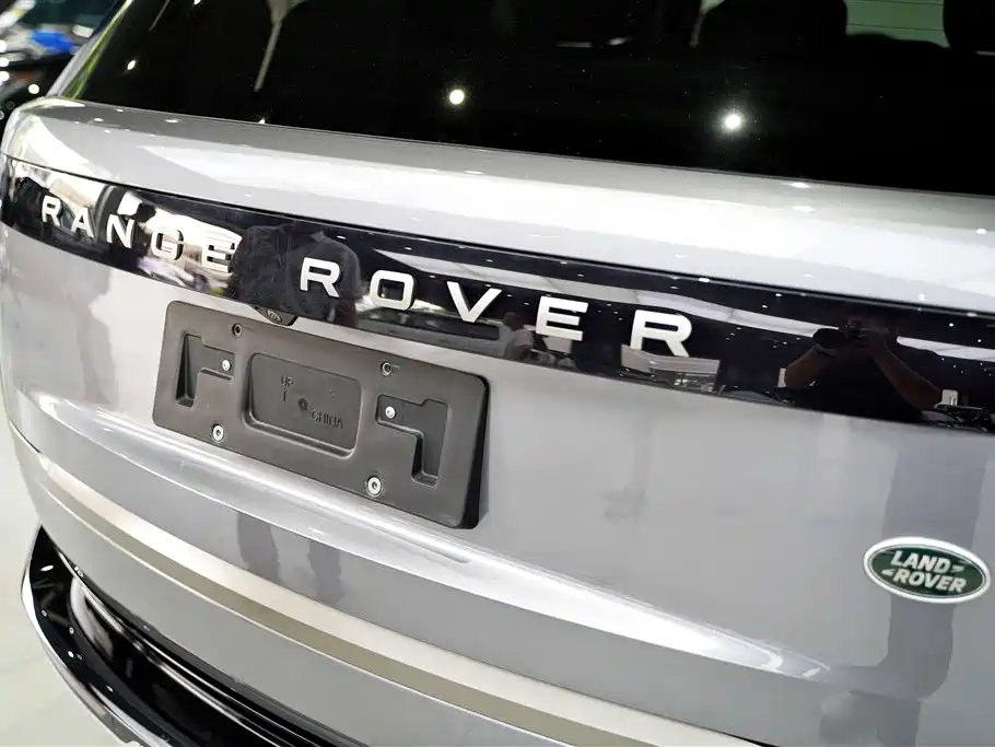 Land Rover Range Rover 2023 3.0 L6 360PS Golden Age Edition фото 23