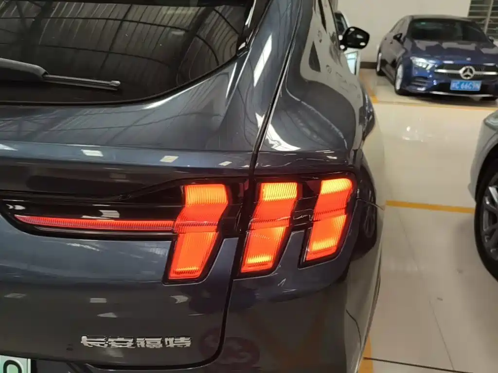 Ford Mustang Mach-E 2022 2021 Boundless RWD Luxury (Long Range)