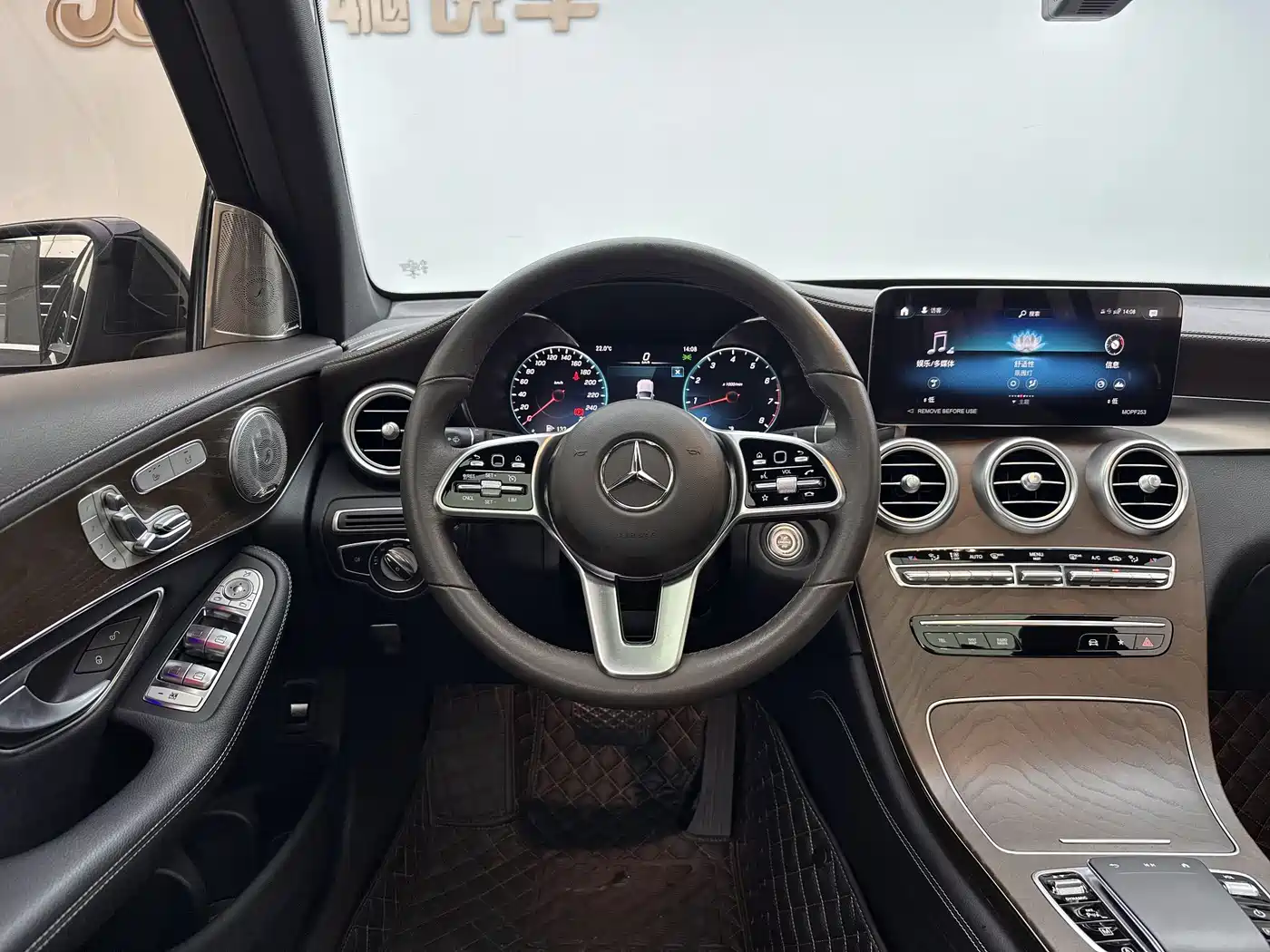 Mercedes-Benz GLC 2022 Facelift GLC 260 L 4MATIC Luxury Model фото 5