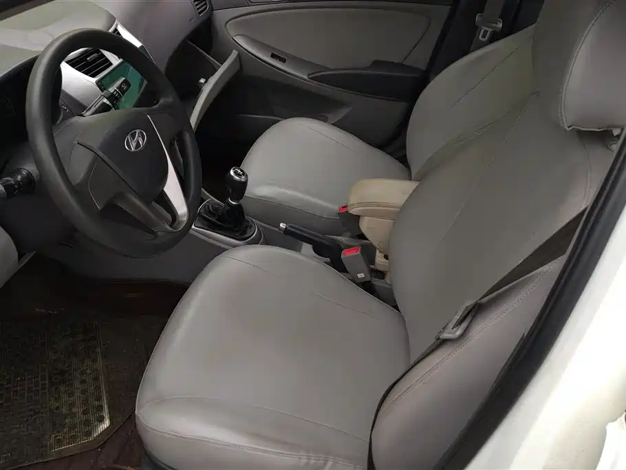 Hyundai Verna 2016 1.4L Manual Fashion GS фото 9