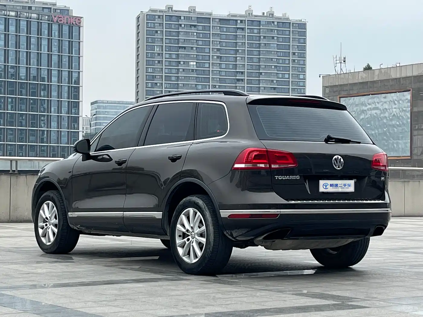 VOLKSWAGEN TOUAREG