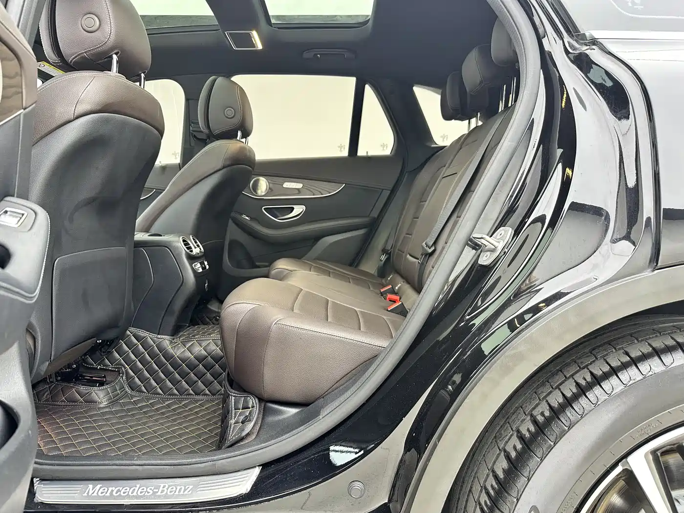 Mercedes-Benz GLC 2022 Facelift GLC 260 L 4MATIC Luxury Model фото 6