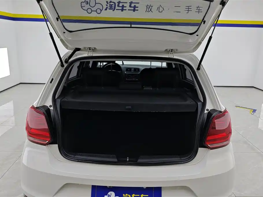 Volkswagen Polo 2014 1.4L Manual Trend Edition фото 4