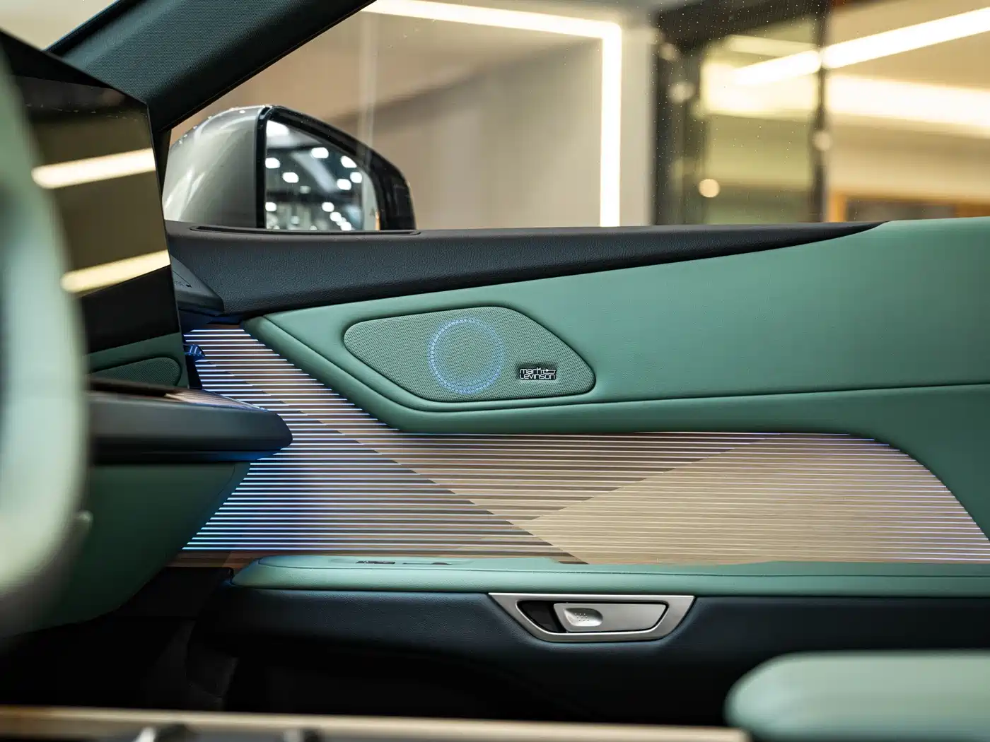 Lexus ES 2025 Model 300h Base Version фото 18