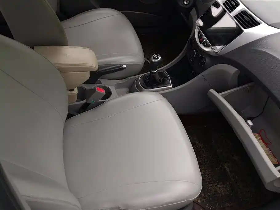 Hyundai Verna 2016 1.4L Manual Fashion GS фото 8
