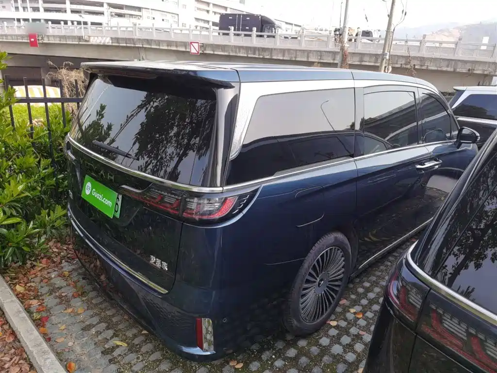 Voyah Auto Voyah Dreamer 2025 PHEV AWD Flagship Kunpeng Edition фото 7