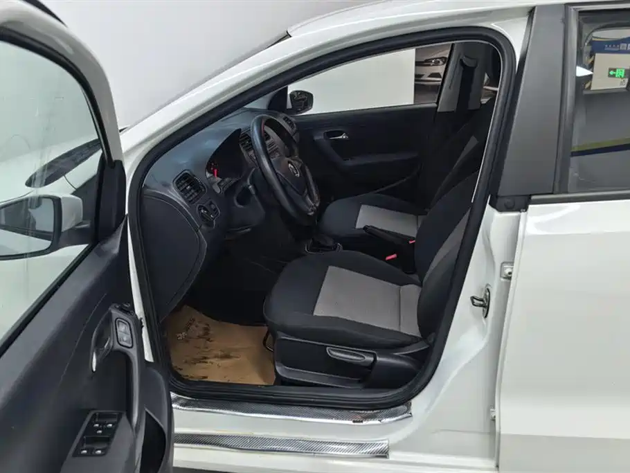 Volkswagen Polo 2018 1.5L Auto Safe Drive фото 9