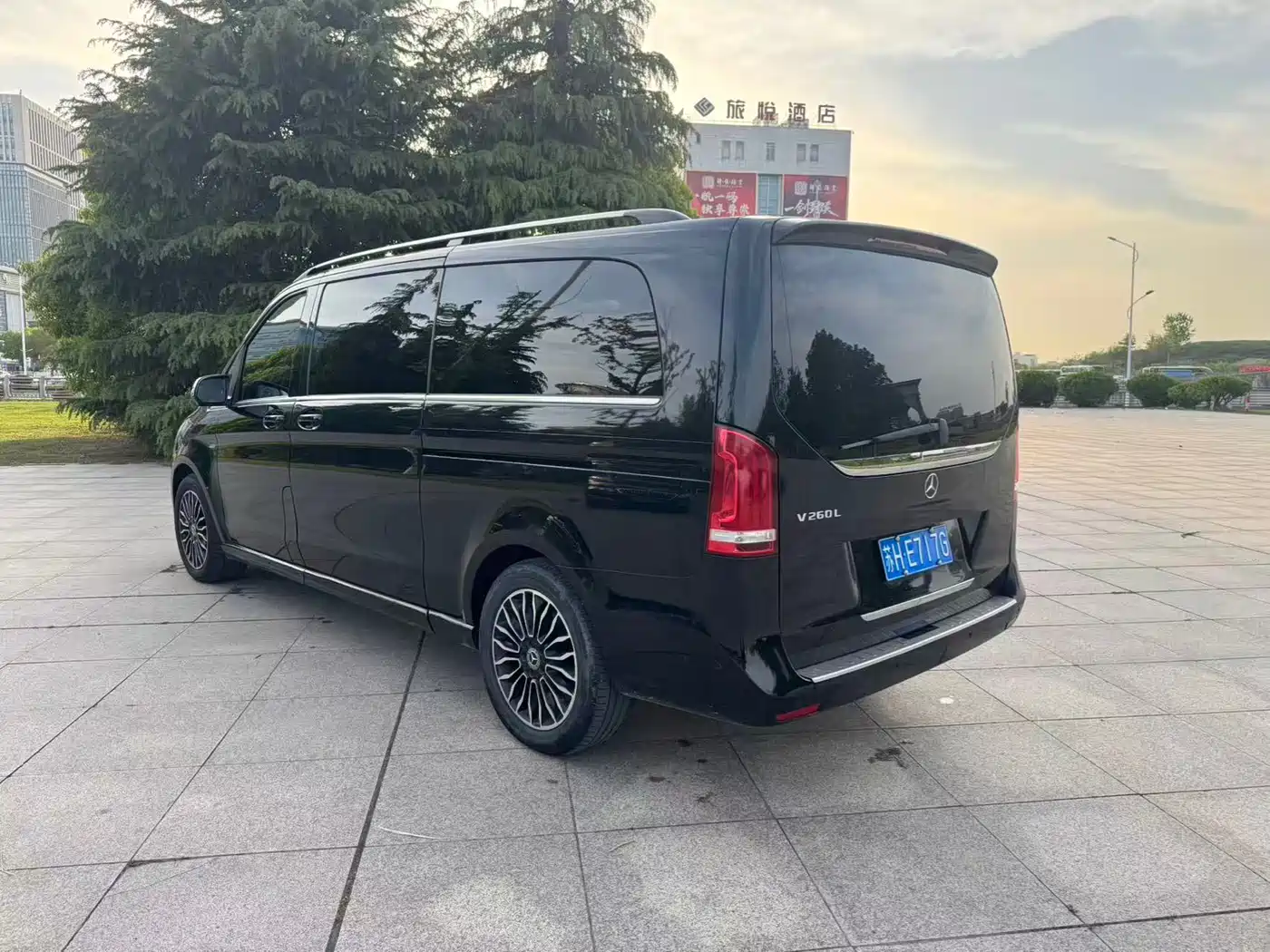 Mercedes-Benz V-Class 2018 V 260 L Premium Long Wheelbase Edition China VI фото 7