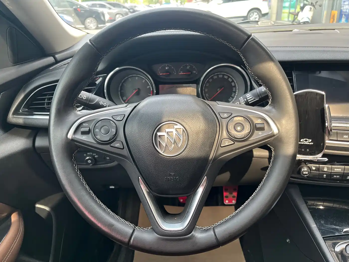 Photo 8 - Buick Regal