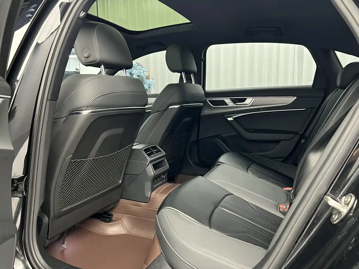 Фото 7 - Audi A6L