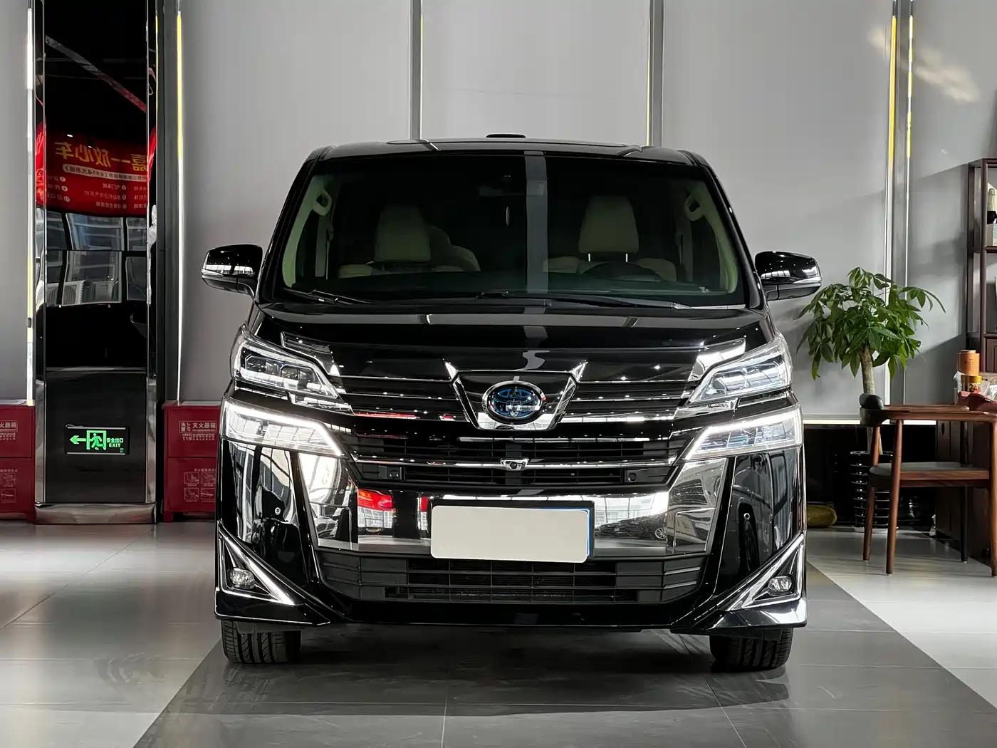 Toyota Vellfire 2021 Crown Hybrid 2.5L HV Premium Edition фото 2