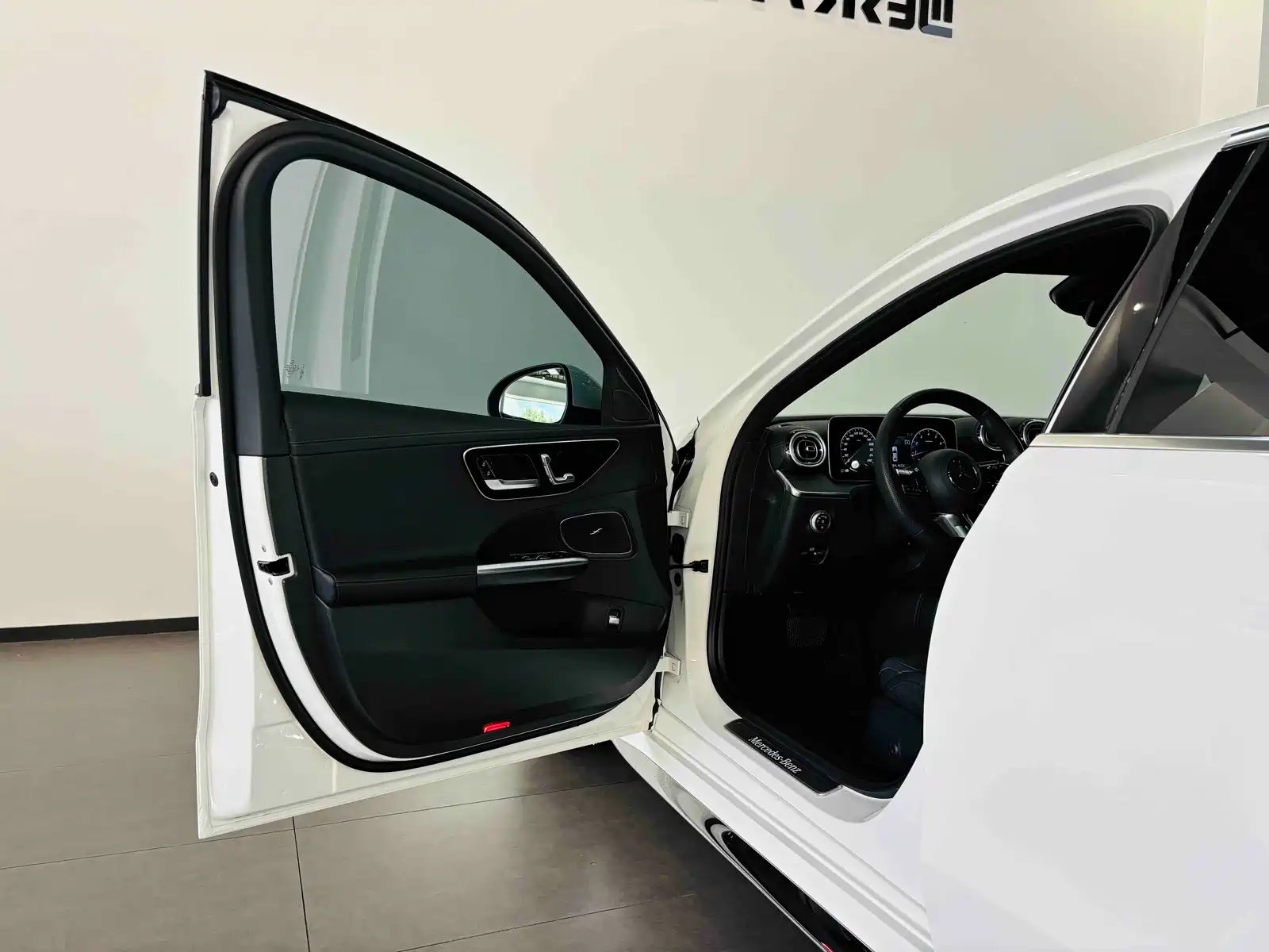 Фото 10 - Mercedes-Benz C-Class