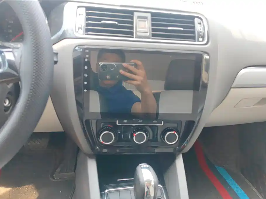Volkswagen Sagitar 2015 230TSI Automatic Comfort фото 13
