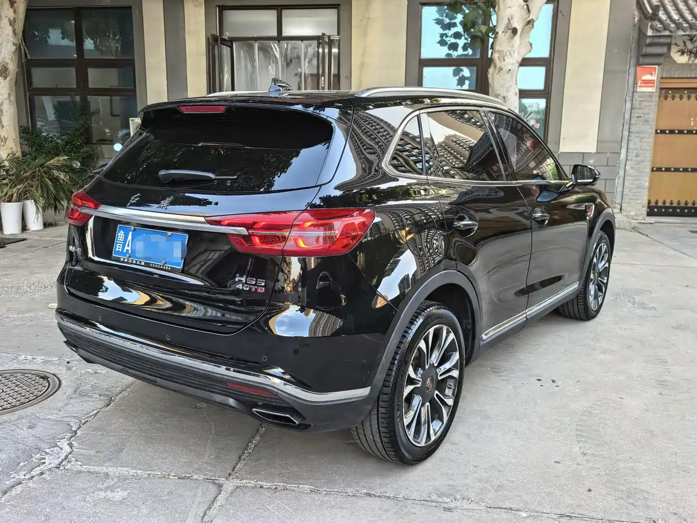 Photo 6 - Hongqi HS5