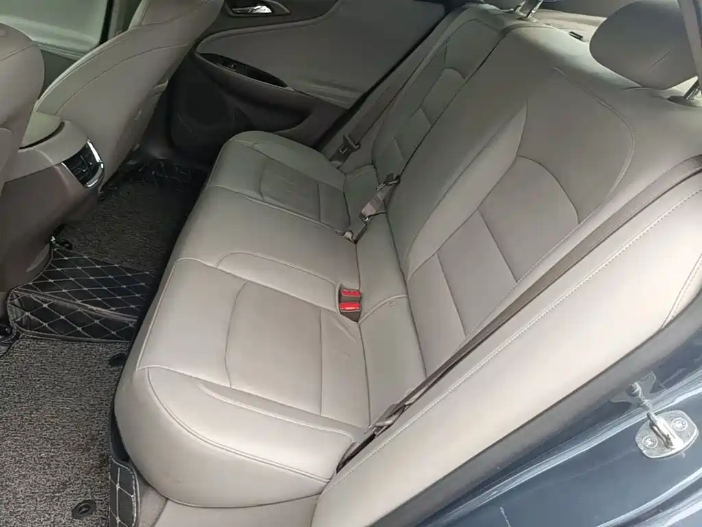 Photo 17 - Chevrolet Malibu XL