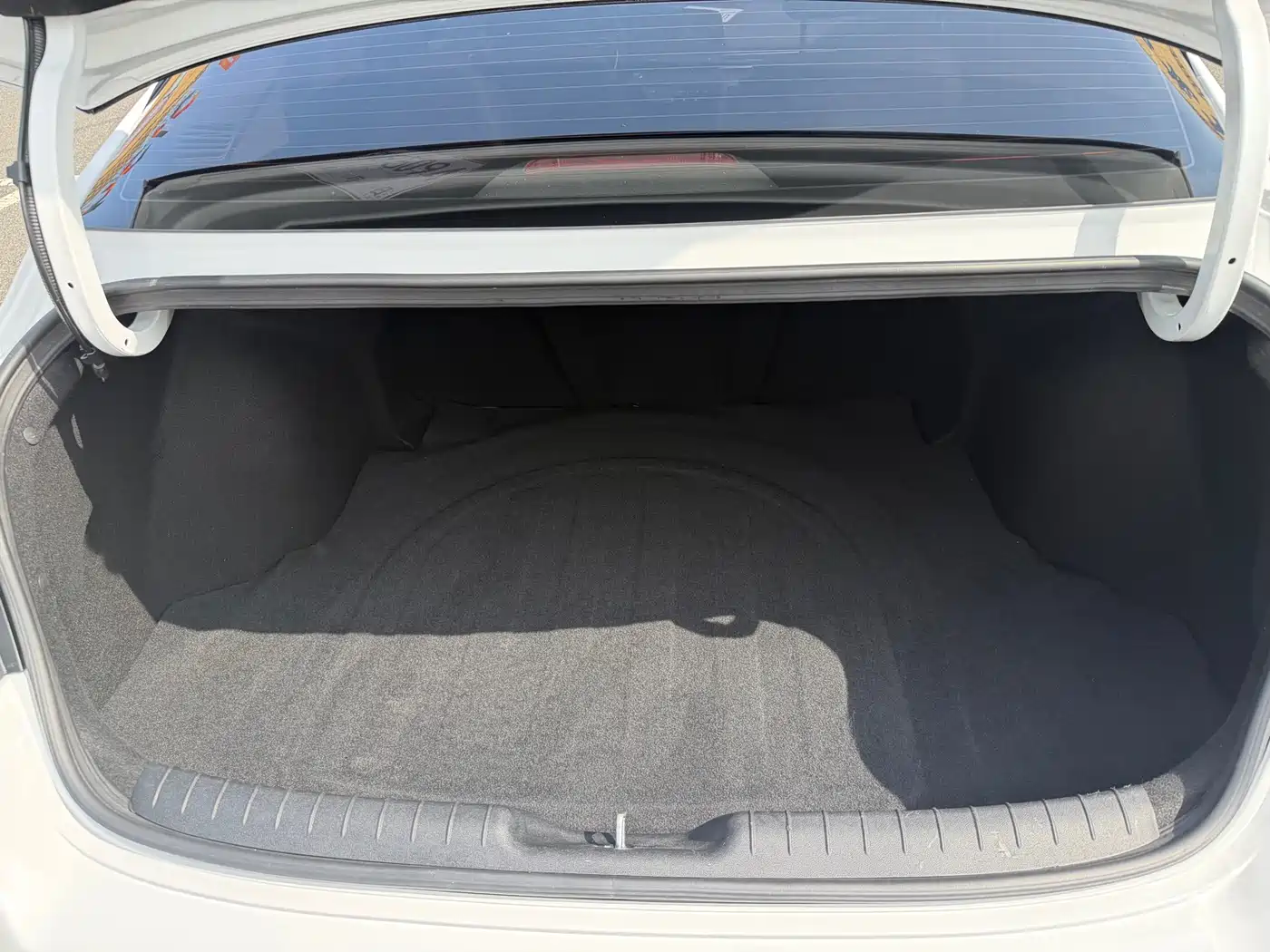 Hyundai Elantra 2022 1.5L CVT LUX Premium Edition фото 7