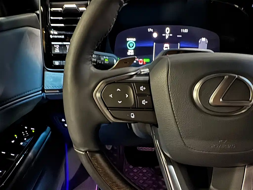 Lexus LM 2023 350h 7-Seater Elegance Edition фото 13