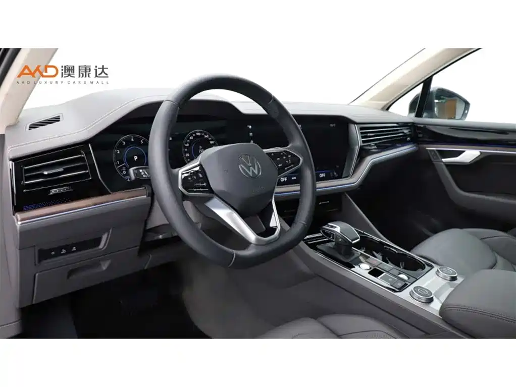 Volkswagen Touareg 2023 3.0TSI R-Line Classic Sports Package фото 6