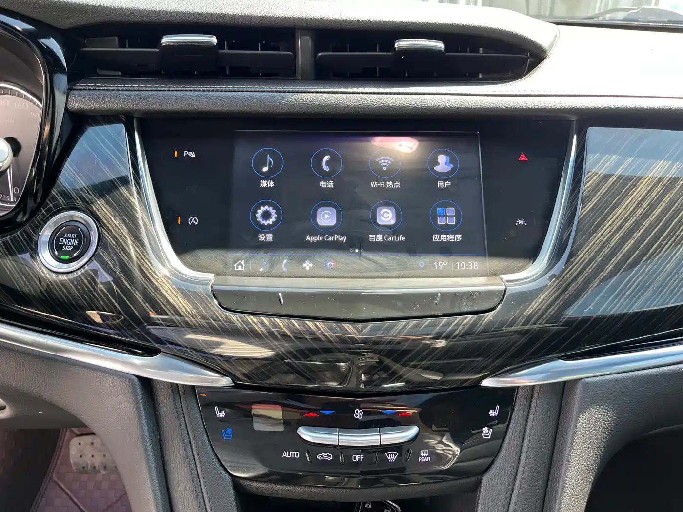 CADILLAC XT6