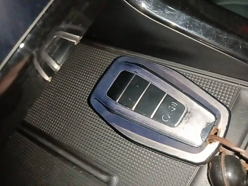 Фото 9 - Geely Atlas