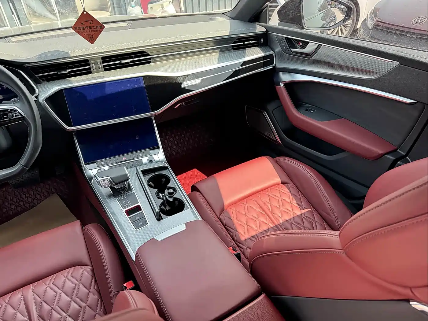 Audi A7L 2023 45 TFSI quattro S-line Black Warrior Edition фото 16