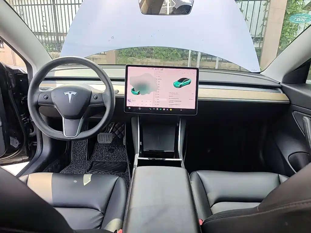 Фото 10 - Tesla Model 3