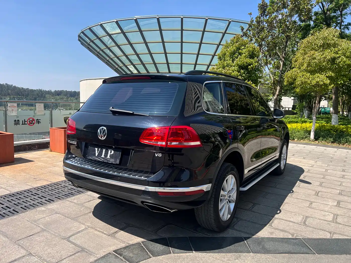 VOLKSWAGEN TOUAREG