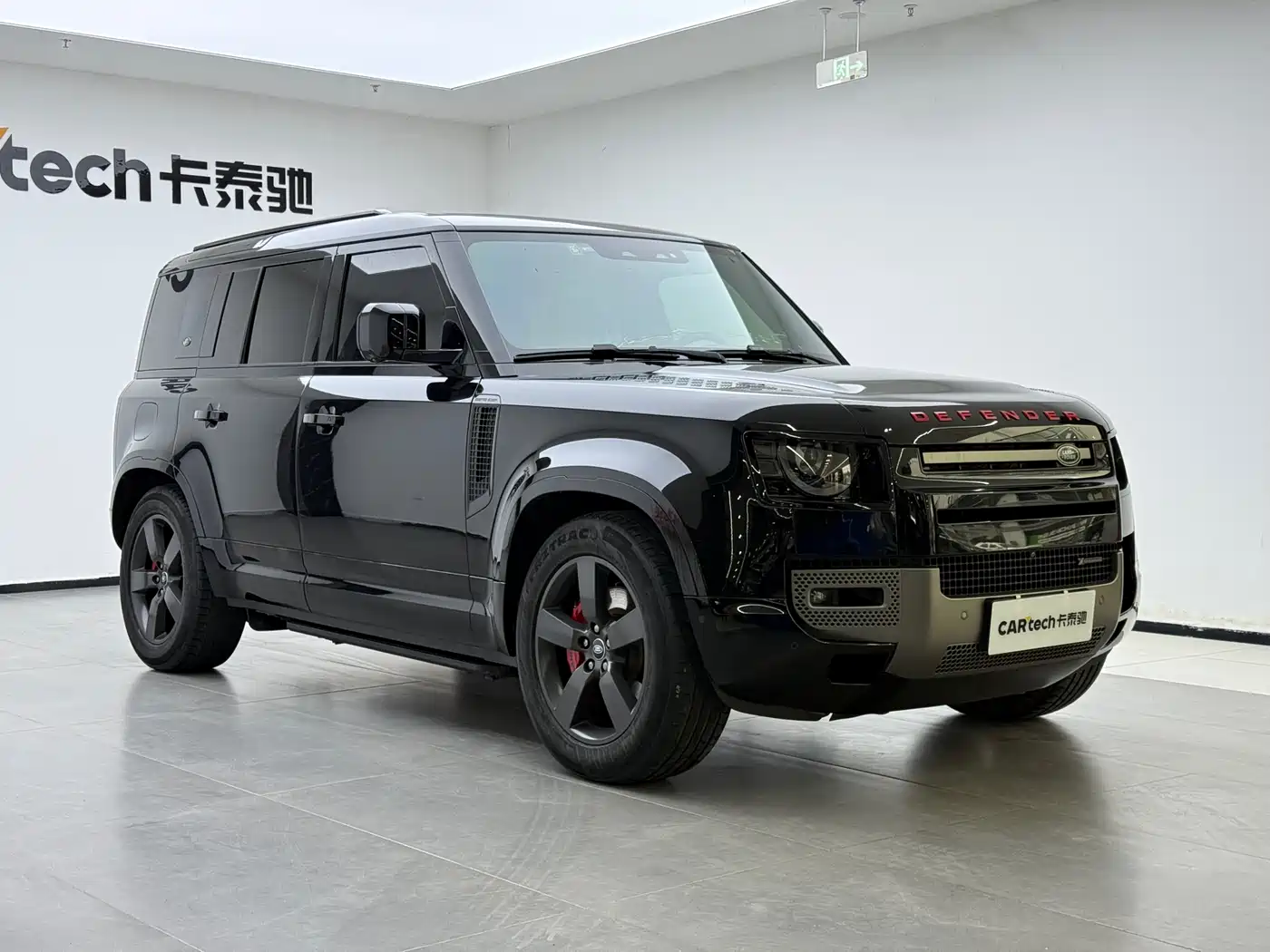 Land Rover Defender 2023 Model 110 3.0T P400 X-DYNAMIC HSE фото 6