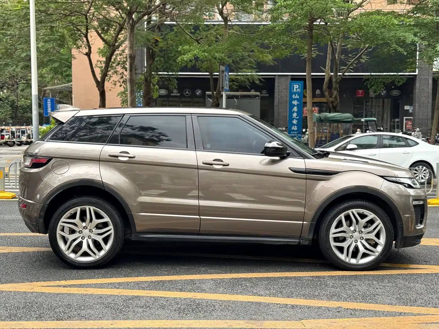 Land Rover Range Rover Evoque 2018 240PS HSE DYNAMIC Drive Edition фото 17
