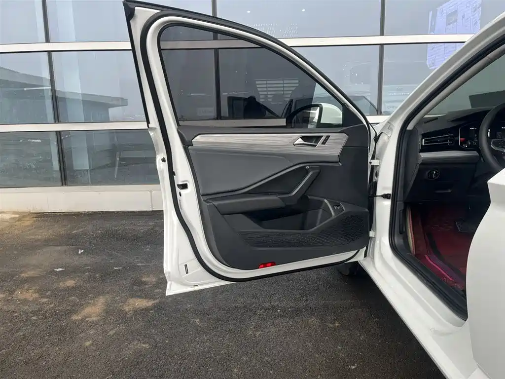 Volkswagen Sagitar 2023 300TSI DSG Surpassing Edition фото 13
