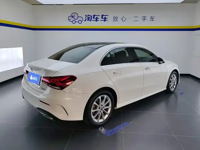 Mercedes-Benz A-Class 2022 Facelift A 200 L Sport Sedan Dynamic — фото 3