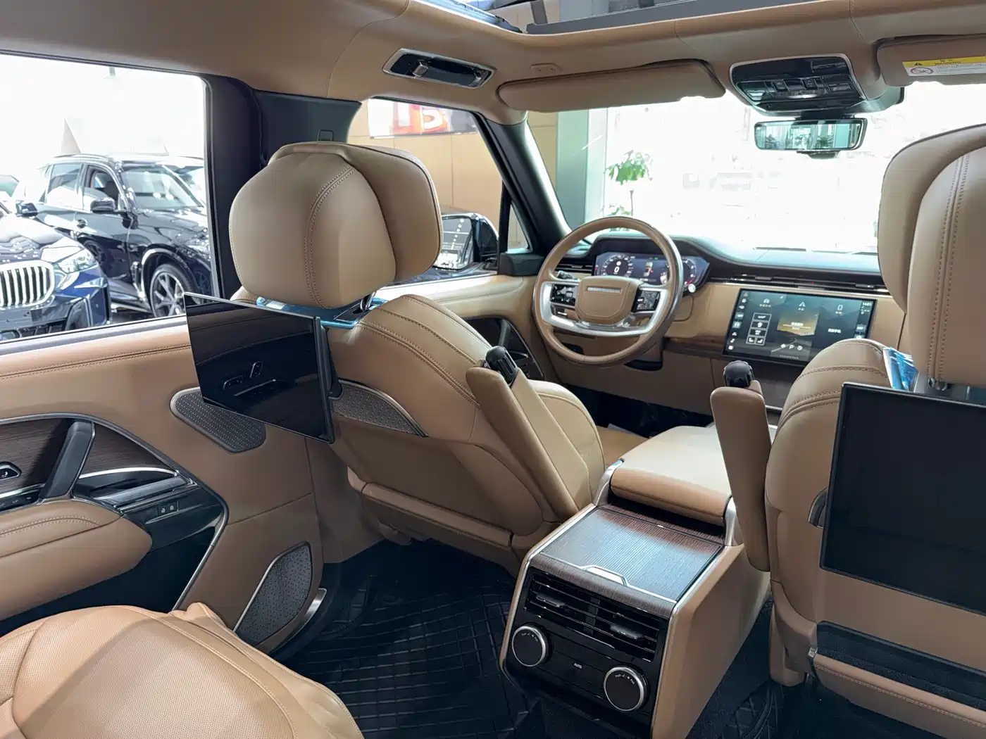 Land Rover Range Rover 2024 3.0 L6 400PS Exemplary Extended фото 11