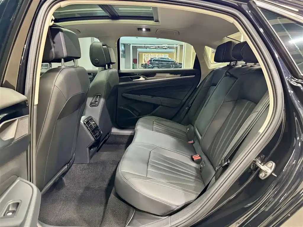 Volkswagen Passat 2025 Outstanding 330TSI Elite Edition фото 28