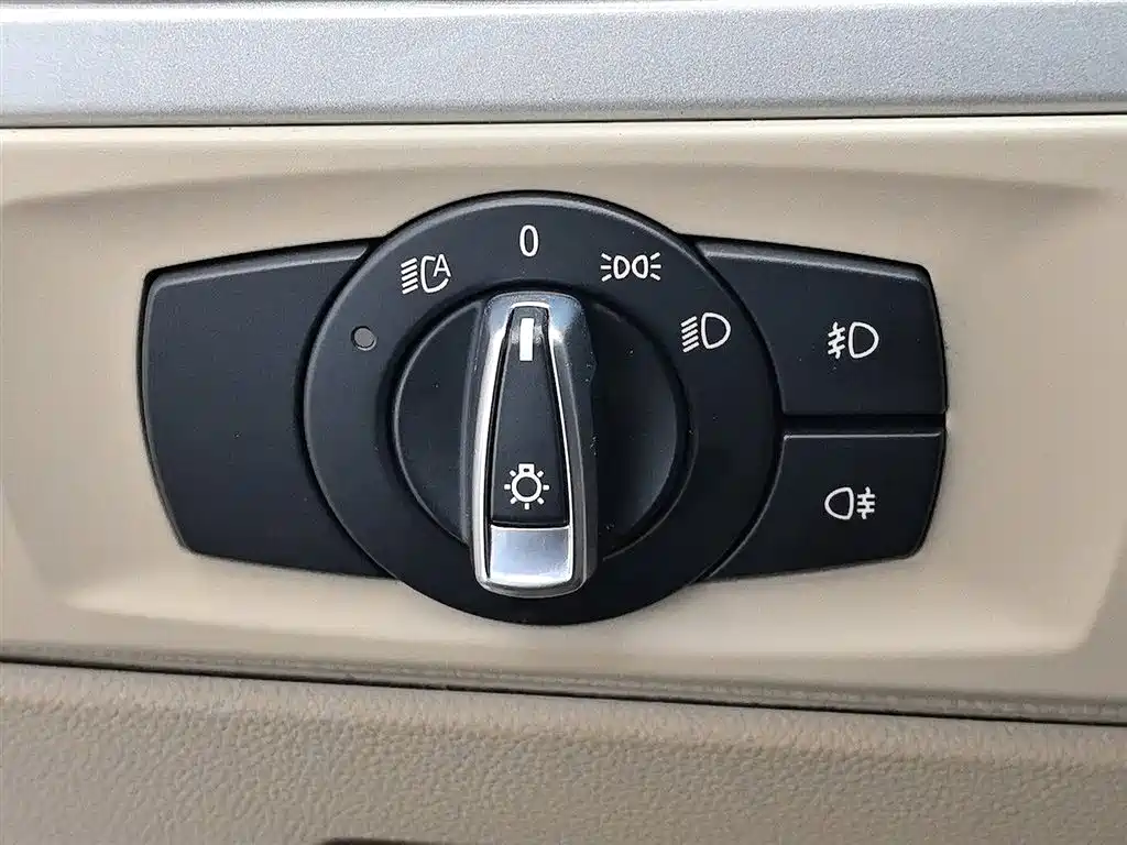BMW 3 Series 2012 320i Luxury фото 21