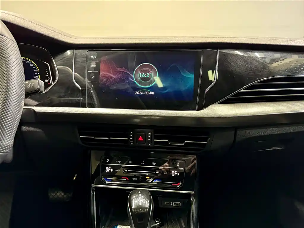 Volkswagen Passat 2024 380TSI Luxury фото 28