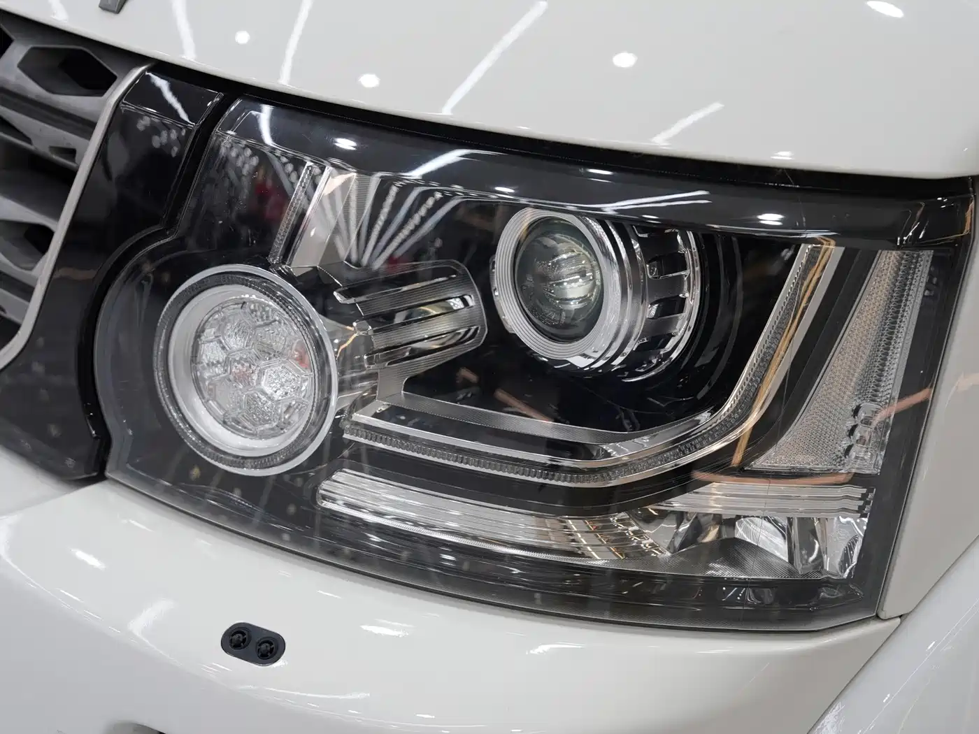 Land Rover Discovery 2015 3.0 SC V6 SE фото 8