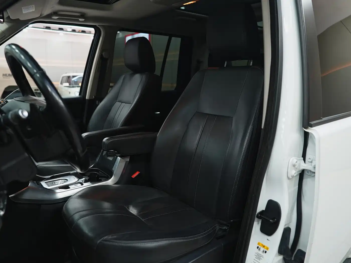 Land Rover Discovery 2015 3.0 SC V6 SE фото 17