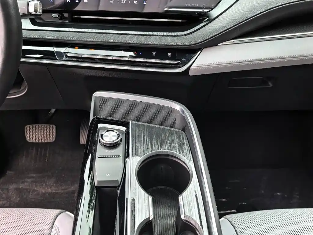 Фото 9 - Buick E5