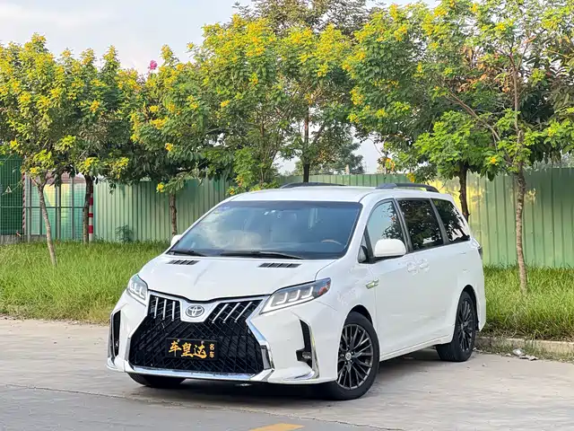 TOYOTA SIENNA
