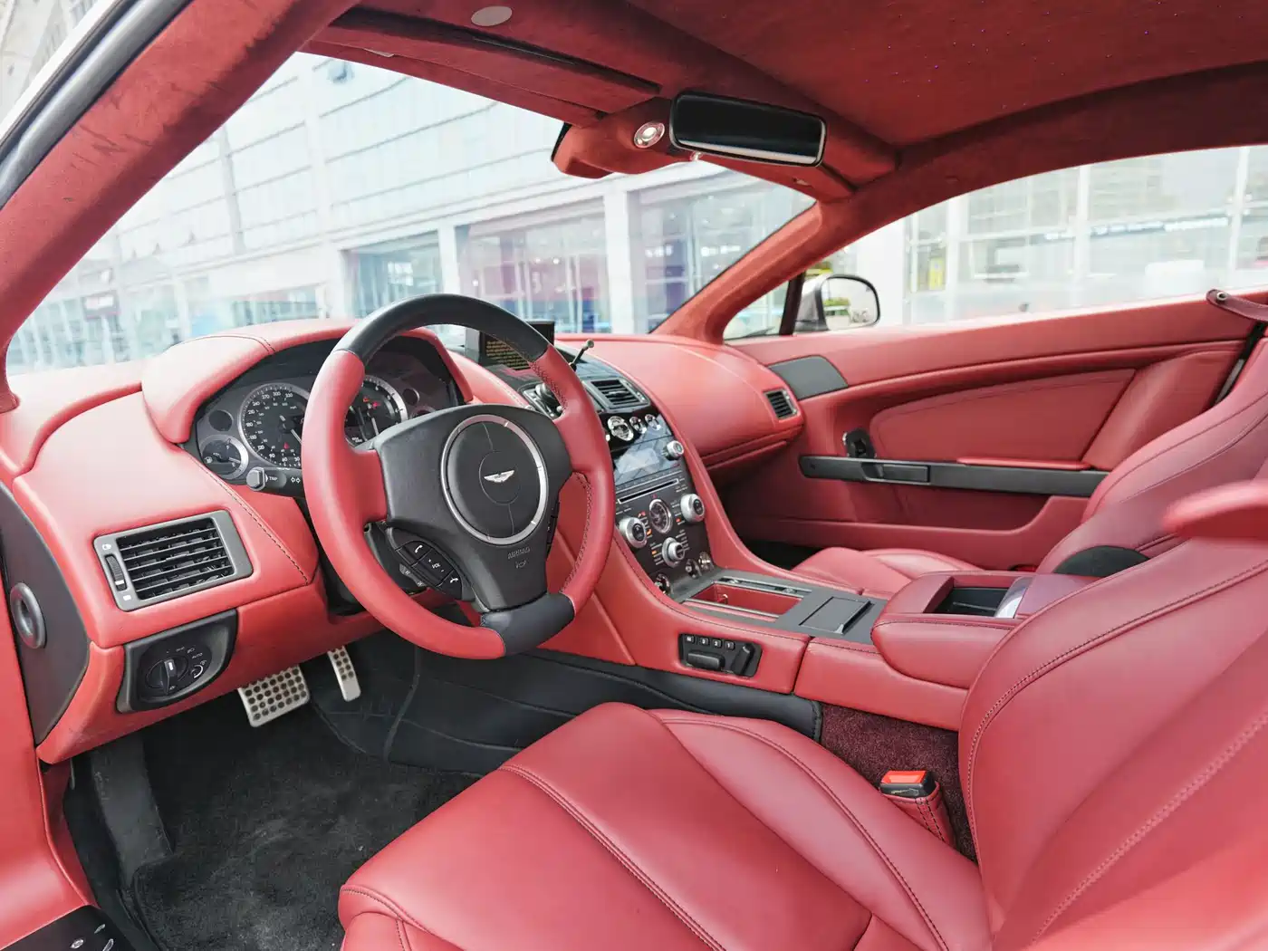 Aston Martin V8 Vantage 2015 4.7L Coupe фото 7