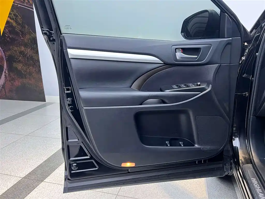 Toyota Highlander 2020 2.0T 4WD Millionth Anniversary Edition 7-Seater фото 13