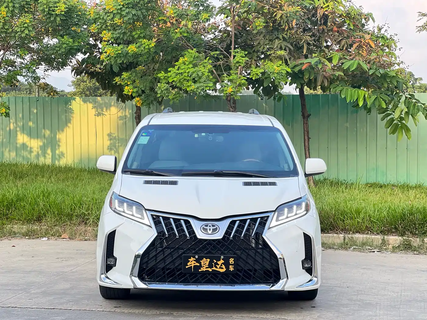 Toyota Sienna 2015 3.5L 2WD LE фото 2