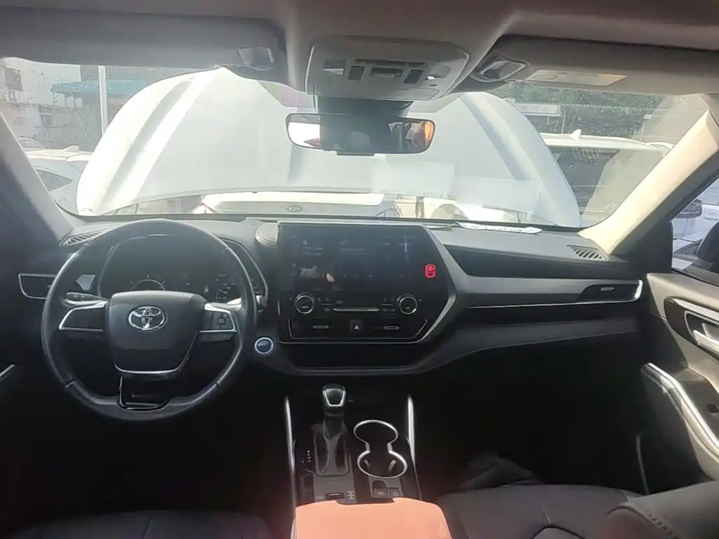 Photo 10 - Toyota Highlander