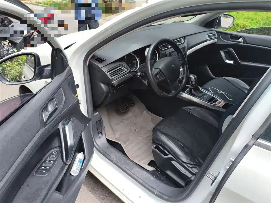 Peugeot 408 2015 Model 1.2T Automatic Luxury Edition фото 12