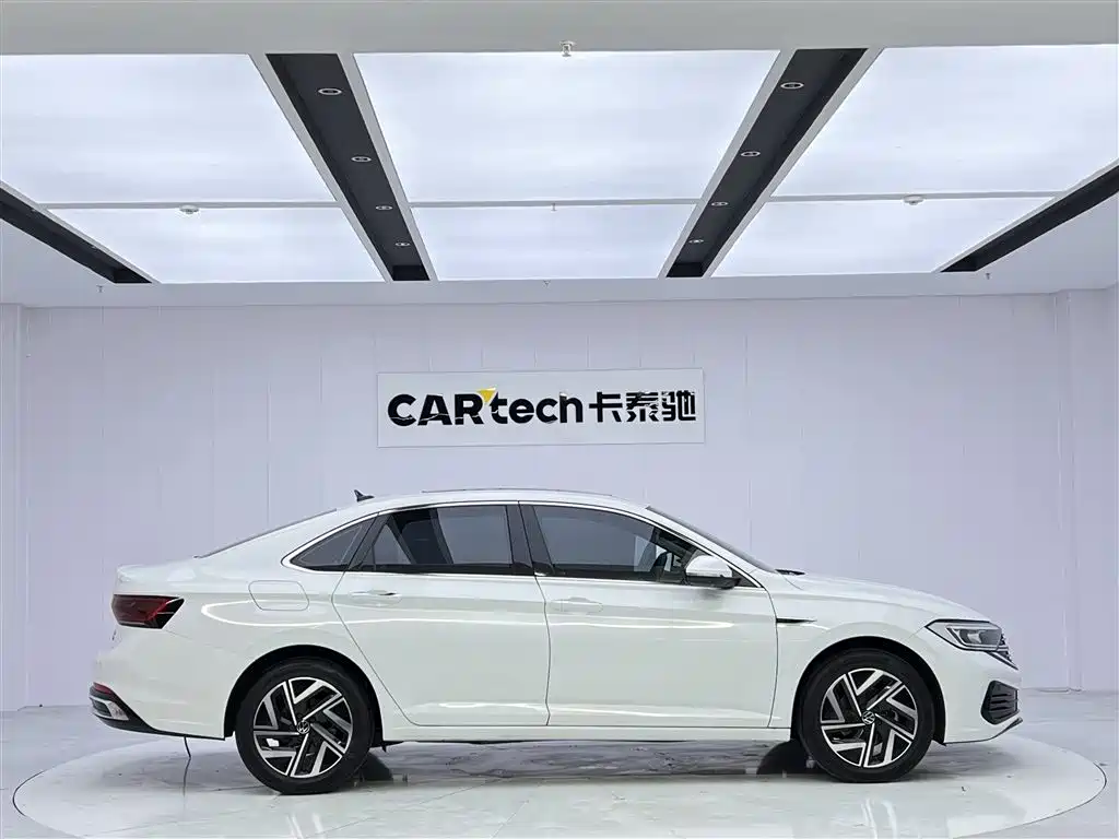 Volkswagen Sagitar 2023 300TSI DSG Surpassing Edition фото 4