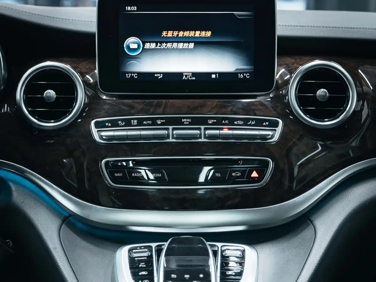 Mercedes-Benz V-Class 2017 Model V 260 L Premium Extended Edition фото 25