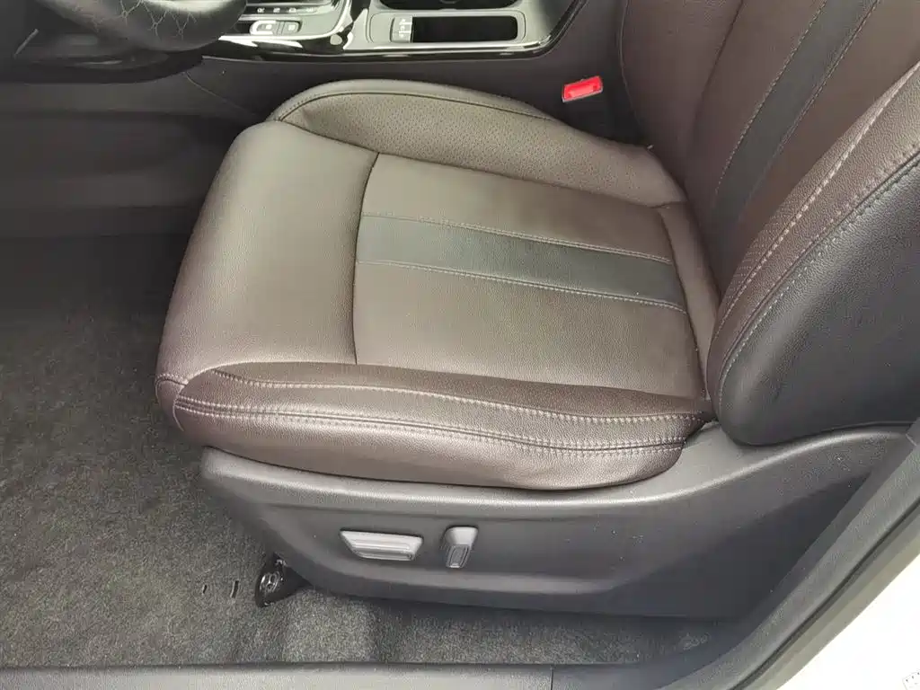 GAC Trumpchi Trumpchi GS4 2018 235T Automatic 2WD Luxury Smart Connect Million Commemorative Edition фото 20