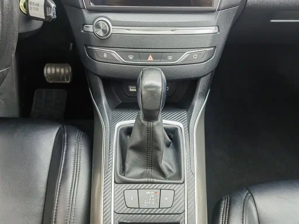 Peugeot 408 2014 1.8L Automatic Luxury Edition фото 13